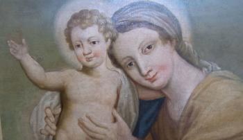 Sguardo tenero di Madre, sicuro e dolce grazie alla benedizione del Figlio. Sguardo che penetra, per consolarmi o rimproverarmi: in ogni caso per amarmi! 