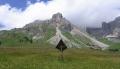 <b>La croce di Gesù rende ancor più bello il monte. L’uno e l’altra dono dello stesso amore che crea e redime.</b> The cross of Jesus makes the mount even more beautiful. Both the cross and the mount are the gift of the very same love which builds