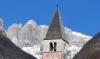 <b>Un accostamento felice, artistico. Le montagne rendono più bello il suono delle campane!</b> A happy, artistic juxtaposition. The mountains make the sound of bells more beautiful!