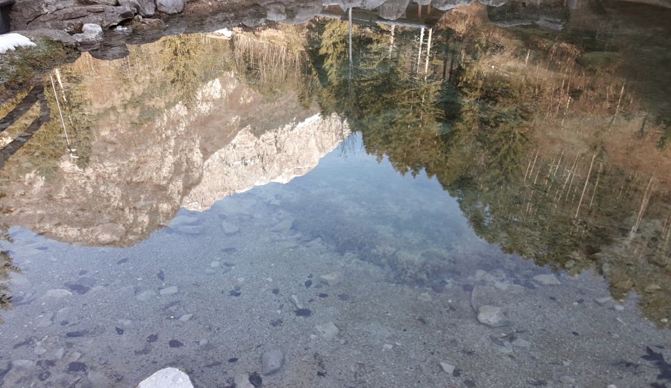 E' acqua, solo acqua! Anche tu, che sei solo un uomo, col tuo amore mi fai vedere un po' di cielo!